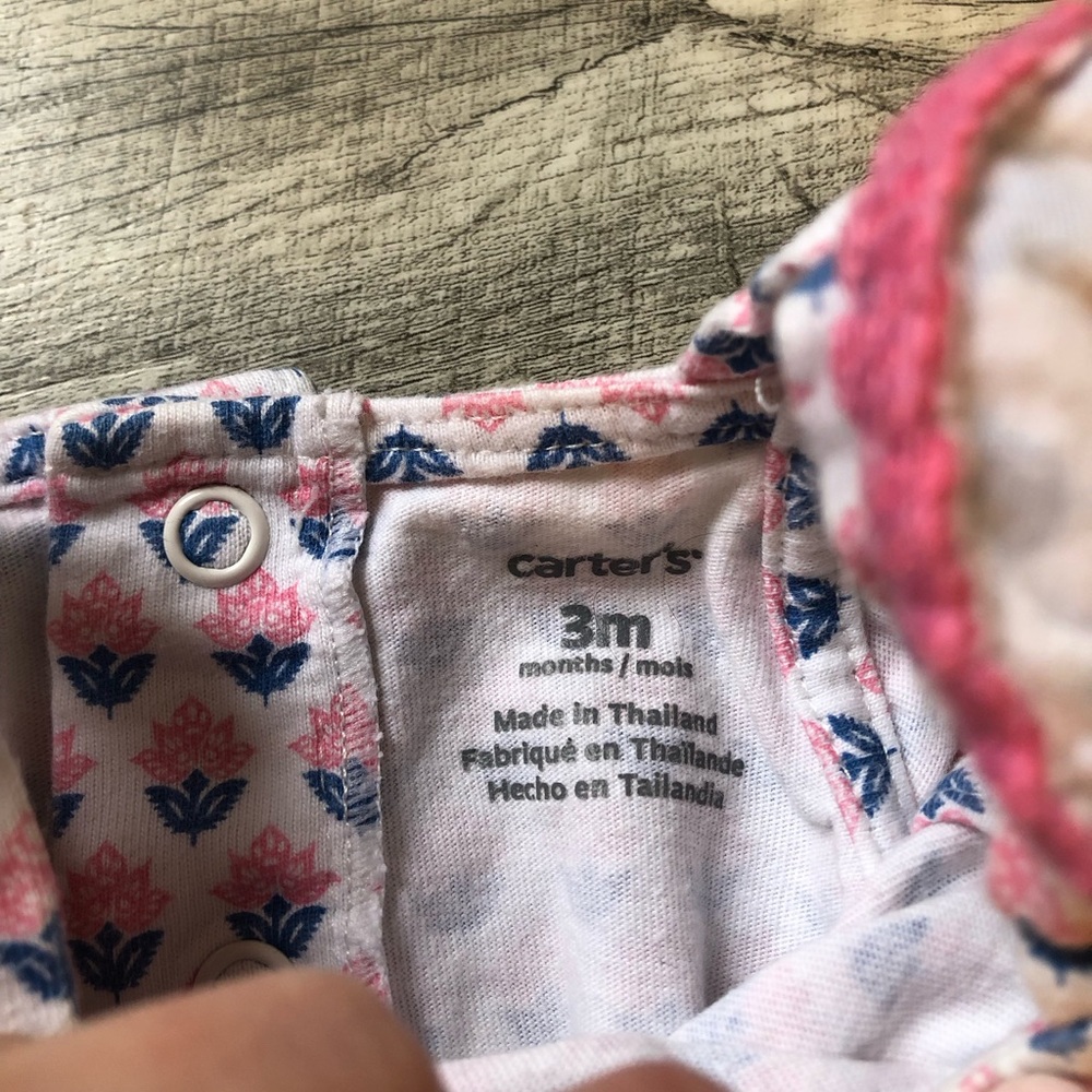Baby Girl Lot Clothing Set in Pink, Flowers, Strawberries rompers and sleepers - Picture 9 of 14